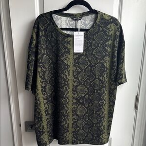Pretty Persuasions Green and Black Reptile Print T-Shirt